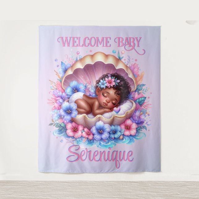 Baby-Mädchen in Seashell Floral Pastel Wandteppich (Vorderseite)