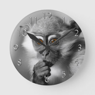 Baby Mangabey Monkey Runde Wanduhr