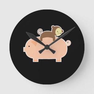 Baby Monkey fährt rückwärts auf einem Schwanz Runde Wanduhr
