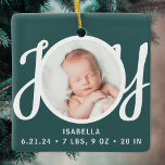 Baby Name Birth Stats Photo Green Keepsake Keramikornament<br><div class="desc">This cute Baby's Birth Stats Christmas Photo Ornament is decorated with the word JOY in stylish script typography on a green background.
Easily customizable with your photo, name, and baby's birth stats.</div>