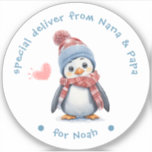 Baby Penguin White Christmas Label für Kinder Gesc<br><div class="desc">Setzen Sie sich auf eine Suche, um den ultimativen Weihnachtsmarke-Aufkleber zu finden, der Ihrem pinguinliebenden Kind oder Enkel endlose Freude bringen wird. Bereiten Sie sich darauf vor, von unserem zauberhaften Pastellbaby Pinguin Design verzaubert zu werden, das garantiert ein strahlendes Lächeln auf ihrem Gesicht entzündet. Personalisieren Sie diesen fesselnden Aufkleber mit...</div>