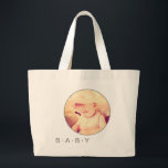 Baby Picture Round Jumbo Stoffbeutel<br><div class="desc">Niedliche Baby Tasche oder Windelbeutel - Fügen Sie Ihr Lieblingssymbol in den runden Rahmen ein. Ein Special Effects Foto sieht hier besonders reizvoll aus! Sie können den unten stehenden Text ändern,  wenn Sie möchten.</div>