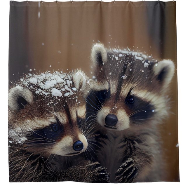 Baby-Raccoons stürzen sich im sinkenden Schnee Duschvorhang (Vorderseite)