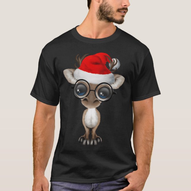 Baby Rentier mit einer Weihnachtsmannmütze und Bri T-Shirt (Vorderseite)