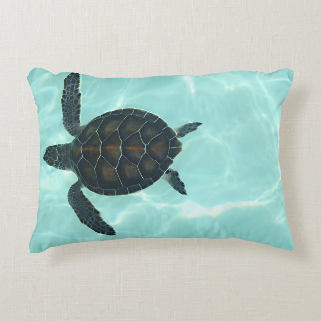 Baby Sea Turtle Dekokissen (Vorderseite)