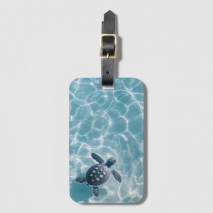 Baby Sea Turtle in klarem Wasser Gepäckanhänger