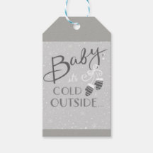 Baby seine Kälte vor dem Geschenkteller
