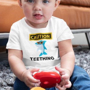Baby Shark Vorsicht Teething Niedlich Funny Kleinkind T-shirt