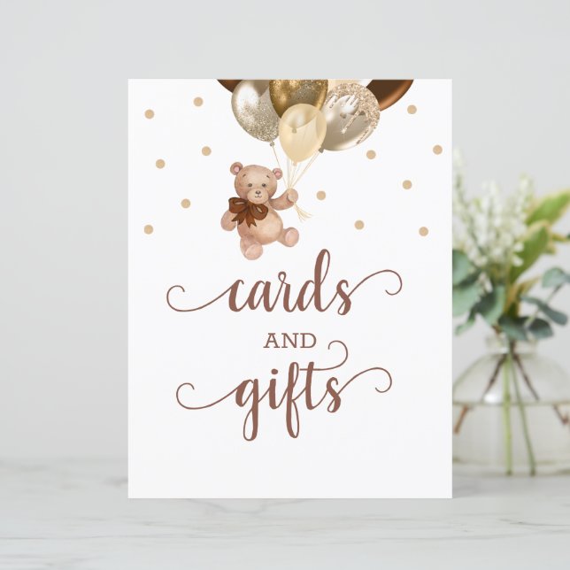 Baby shower des enseignes des cartes et des cadeau (Debout devant)