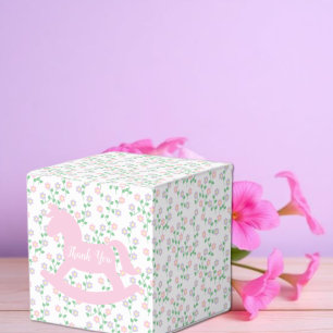 Baby-Shower Mädchen mit rosa Schaukelpferd Geschenkschachtel