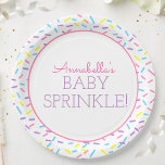 Baby Sprinkle Papierplatte mit rosa Kontur Pappteller<br><div class="desc">Sprinklen außen mit weißem Hintergrund und innen rosa. Der Text ist vollständig benutzerdefiniert und Sie können die Farbe des Schriftartes ändern. Auch erhältlich mit einem blauen Innenrand (für Jungen).</div>