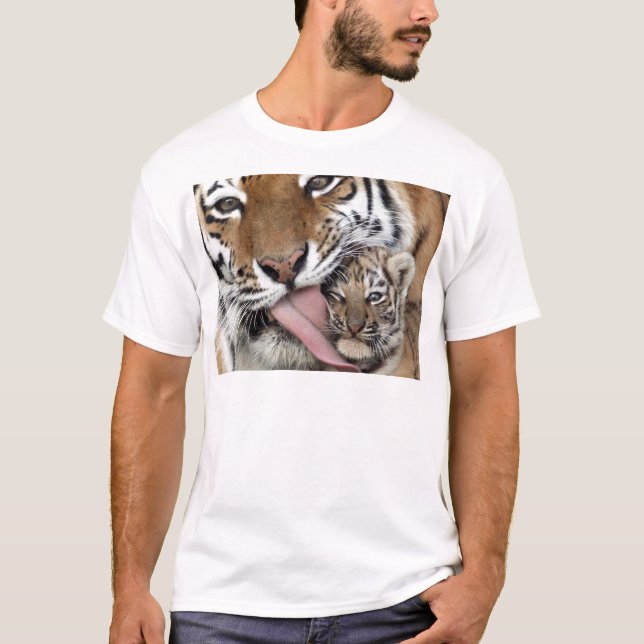 Baby Tiger mit Bad T-Shirt (Vorderseite)