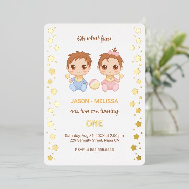 Baby Twins Boy Girl First Birthday Folieneinladung (Stehend vorne)