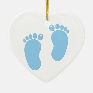 Babyabdrücke. Es ist ein Junge Keramikornament