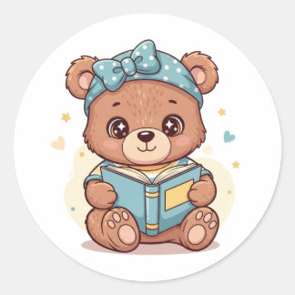 Babybär beim Lesen eines Buches Runder Aufkleber