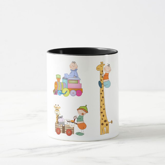 Babyboys mit Kinderzimmer-Train Giraffe und Wagon Tasse (Von Creator hochgeladen)