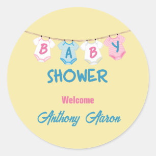 Babydusche mit Baby-Kleidung Personalisiert Runder Aufkleber