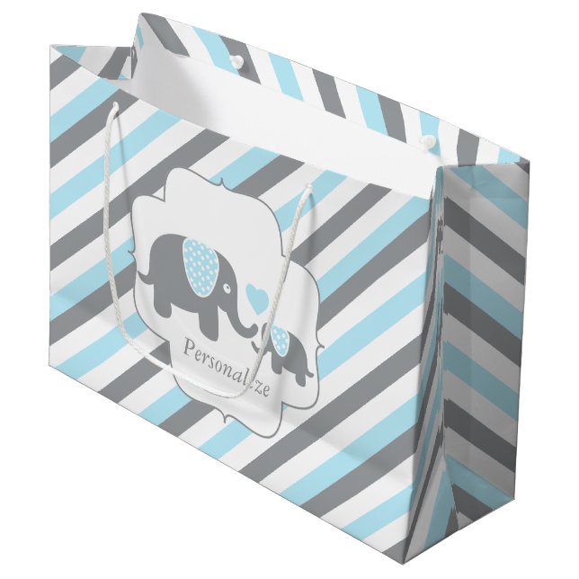 Babydusche mit weißen, blauen und grauen Streifen Große Geschenktüte (Vorderseite Schrägansicht)