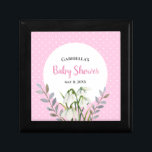 Babydusche weißer Schnee fällt rosa Polka Dots Erinnerungskiste<br><div class="desc">Entworfen auf Aquarell Blumenbild von Farida Greenfield Weißschneefall. Wunderschöne, weiße Blume, die gerade am Ende des Winters entstanden sind und wie ein Schneefall auf dem Boden aussehen. Es hat rosa weiße Polka Punkte auf dem Hintergrund und Texte, die personalisiert werden können. Perfektes Design für Ihr Baby Duschfest. Bitte Karo meine...</div>