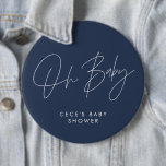 Babyduschskript, modern, minimalblau button<br><div class="desc">Baby Dusche Drehbuch moderne marineblau-weiß elegante Party Dekoration Button Design. Ideal für ein minimalistisches Babydusche-Party.</div>