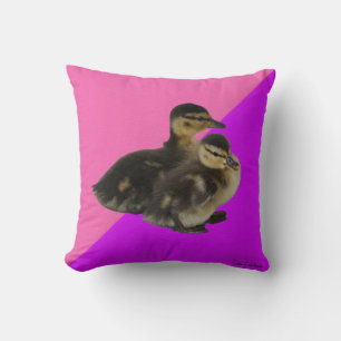 Babyenten auf rosa Himbeere und Lila Sorbet Kissen