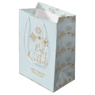 Baby's Cold Outside Gold Schneeflocken auf Blue Mittlere Geschenktüte