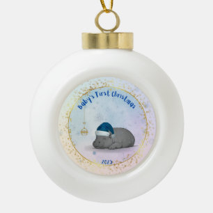 Baby's erstes Weihnachts-Zwergflusspferd-Weihnacht Keramik Kugel-Ornament