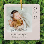 Babys erstes Weihnachtsfest-Foto Keramikornament<br><div class="desc">Ein modernes Foto</div>