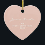 Baby's First Christmas 2021 Custom Foto | Blüte Keramik Ornament<br><div class="desc">Erinnern Sie sich an das erste Weihnachtsfest Ihres Babys mit diesem modernen,  minimalistischen Typografie-Ornament in rot-rosa,  personalisiert mit dem Namen und dem Foto Ihres Kindes. Tolle Geschenkidee.</div>