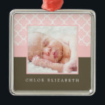 Baby's First Christmas Foto Frame Ornament Aus Metall<br><div class="desc">Personalisieren Sie diesen Schmuck mit Ihrem Bild und Text für den perfekten Weihnachtskuchen!</div>