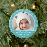 Baby's First Christmas Foto Polka Dot Calligraphie Keramik Ornament<br><div class="desc">Weiße und pastellblaue Aquamarine Polka Dots - Perfektes Geschenk für Neugeborene oder Neugeborene. Passen Sie sich mit Ihrem Foto an. Wenn Sie das Foto oder den Typ anpassen möchten,  klicken Sie auf die Schaltfläche DIESE ANPASSEN.</div>