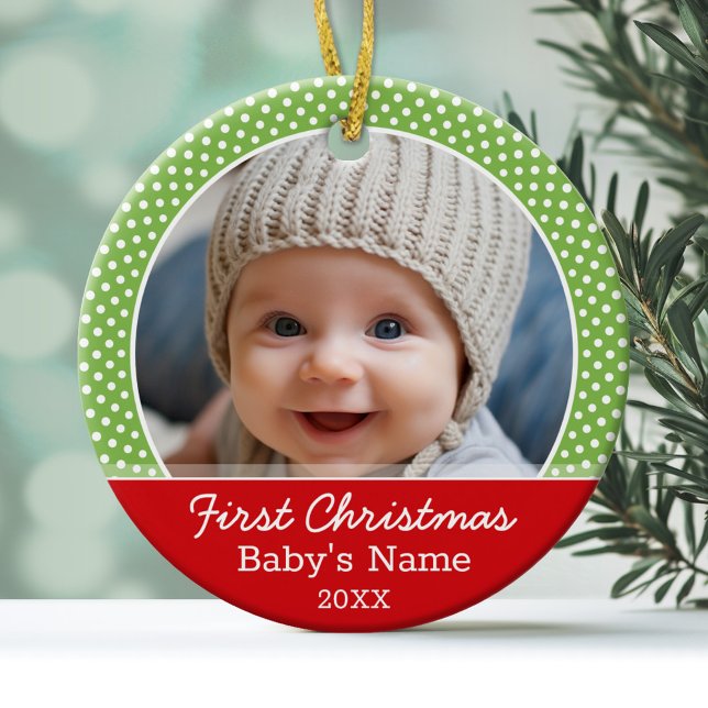 Baby's First Christmas Foto - Red Green Polka dot Keramik Ornament (Baby's First Christmas Ornament with a photo and bright green and red border)