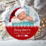 Baby's First Christmas Foto Red Ornament<br><div class="desc">Feiern Sie das erste Weihnachtsfest des Babys mit diesem Sake-Ornament,  mit weißen Schneeflocken und Text auf einem roten Hintergrund. Personalisieren Sie es mit dem Foto und dem Namen des Babys.</div>