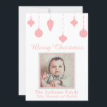 Baby's First Christmas Girl Pink Green Feiertagskarte<br><div class="desc">Diese Karte ist perfekt,  um Ihrem Baby das erste Weihnachtsfest zu verkünden! Diese Karte ist in einem Retro-Design mit rosa und grünen Ornamenten auf weißem Hintergrund gestaltet und zeigt Ihr Foto in der Familie. Personalisieren Sie mit Ihrer eigenen Begrüßung und Unterschrift,  um eine vollständig benutzerdefinierte Karte zu erstellen!</div>