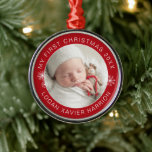 Baby's First Christmas Keepake Foto Ornament Aus Metall<br><div class="desc">Das erste Weihnachtsgebäck des modernen Keepake-Babys personalisiert Verzierungen in Bogenbriefen und Line Art von Schneeflocken,  die ein festliches Rot mit Ihrem Lieblingsstift überdecken.</div>
