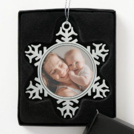 Baby's First Christmas Minimal Red Photo  Schneeflocken Zinn-Ornament