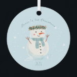 Baby's First Christmas Niedlich Snowman and Snowfl Ornament Aus Metall<br><div class="desc">🎄 Karo aus unserem herzerwärmenden Weihnachtsschmuck-Design, das einen handbemalten Aquarellschneemann inmitten eines Tanzes sanfter Schneeflocken wunderbar hervorhebt. Es gibt einen gemütlichen Koch, in dem Sie sich mit dem Namen Ihres Babyjungen personalisieren und ein geliebtes Foto vorstellen können. Es ist das quintessenzielle Memento für die erste festliche Saison Ihres Kleinen oder...</div>