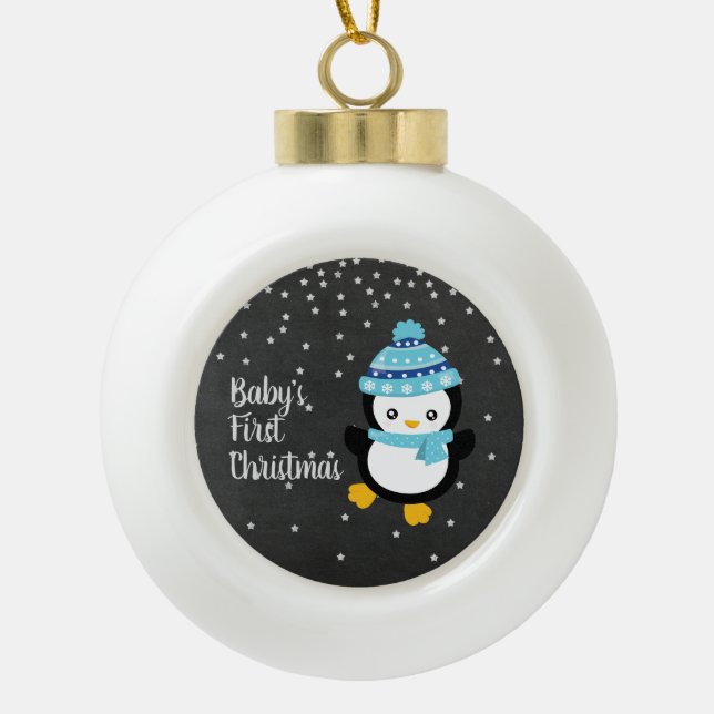 Baby's First Christmas Pinguin Chalkboard Keramik Kugel-Ornament (Vorderseite)