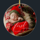 Baby's First Christmas Script Foto Ornament<br><div class="desc">Feiern Sie das erste Weihnachtsfest Ihres Babys mit diesem eleganten und zeitlosen Foto-Ornament mit dem Text "Das erste Weihnachtsfest des Babys". Mit seinem klassischen Design wird dieser Sake in den kommenden Jahren wertvolle Erinnerungen halten. Dieses Ornament eignet sich perfekt als Geschenk für neue Eltern oder um eine besondere Touch zu...</div>