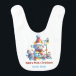 Baby's First Christmas Snowman Family Tangled Ligh Babylätzchen<br><div class="desc">Baby's First Christmas Bib mit Design auf beiden Seiten. Schmutzig auf der einen Seite,  schwenke sie für eine saubere Seite um. Personalisiert mit Vor- und Nachname des Kindes</div>