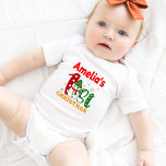 Baby's First Christmas Snowman Personalisiert Whit Baby Strampler<br><div class="desc">Feiern Sie mit diesem "Baby's First Christmas Personalisiert Baby Bodysuit" mit einem niedlichen Schneemann den Weihnachtsstein Ihres Babys. Fügen Sie einfach den Namen Ihres Babys hinzu, indem Sie auf "Diese Vorlage personalisieren" klicken. Woll, mehr Kunst zu ergänzen? Das ist auch leicht! Klicken Sie auf 'Design bearbeiten', um zu beginnen. Dieser...</div>