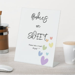 Babys sind süß, niedlich und bunt Herz Babyparty Sockelschild