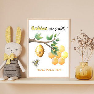 Babys sind süß und nehmen ein Leckerei-Poster Poster