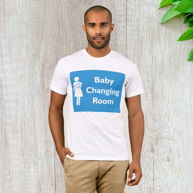 Babywechsel-Zimmer-Zeichen mit Eltern und Säugling T-Shirt (Von Creator hochgeladen)