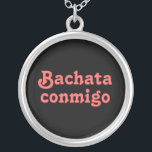 Bachata Conmigo lateinische Salsa-Tanzen-Halskette Versilberte Kette<br><div class="desc">Diese lateinische Tanzliebhaberhalskette sagt, Bachata conmigo, das "Bachata mit mir" auf spanisch bedeutet. Es ist ein sinnlicher lateinischer Tanz, der in den Vereinen sehr populär wird. Sie können die Schriftartart- oder -hintergrundfarbe ändern, indem Sie den besonders anfertigen Knopf anklicken. Finden Sie anderes lateinisches Ballsaal und anderes Tanzprodukte, einschließlich Salsatanzen, an...</div>
