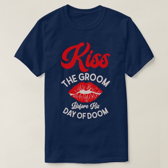 Bachelor Wedding Day Doom Küssen Groom T-Shirt (Design vorne)