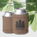 Bachelor Weekend, personalisiert Brown Fir Trees Dosenkühler<br><div class="desc">Personalisiert Brown Bachelor Bachelor Weekend Can Cooler Personalisiert Can Cooler sind die perfekte Zwischenmahlzeit für Ihre Freunde, um sich an Ihren besonderen Tag zu erinnern. Herzlich willkommen zu einer lustigen und unvergesslichen Junggesellen-Party! Fügen Sie diesem Design Ihre benutzerdefinierte Formulierung hinzu, indem Sie die "Diese Vorlage bearbeiten"-Felder auf der rechten Seite...</div>