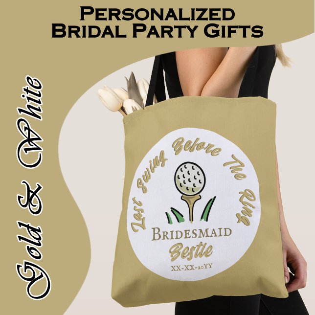 Bachelorette Golf Personalisiert Bridesmaid Gold Tasche (Super fun personalized bridal party tote bags for wedding weekend golf or a golfing bach party.)