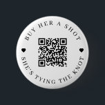 Bachelorette kauft ihr einen Schuss, den sie am Kn Button<br><div class="desc">Modernes und elegantes Design bedruckt Minimalistisch Bachelorette Kaufen Sie Ihre A Shot She's The Knot Taste,  die mit Ihrem Text angepasst werden kann. Bitte klicken Sie auf den Button "Anpassen" und verwenden Sie unser Design-Tool,  um diese Vorlage zu ändern. Karo im Grafikdesign-Store für andere Produkte,  die diesem Design entsprechen!</div>