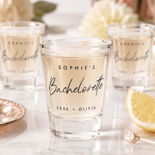 Bachelorette | Minimalistisches Skript Moderne Bri Schnapsglas (Custom bachelorette shot glass for party favors, bride squad toasts, and keepsakes)